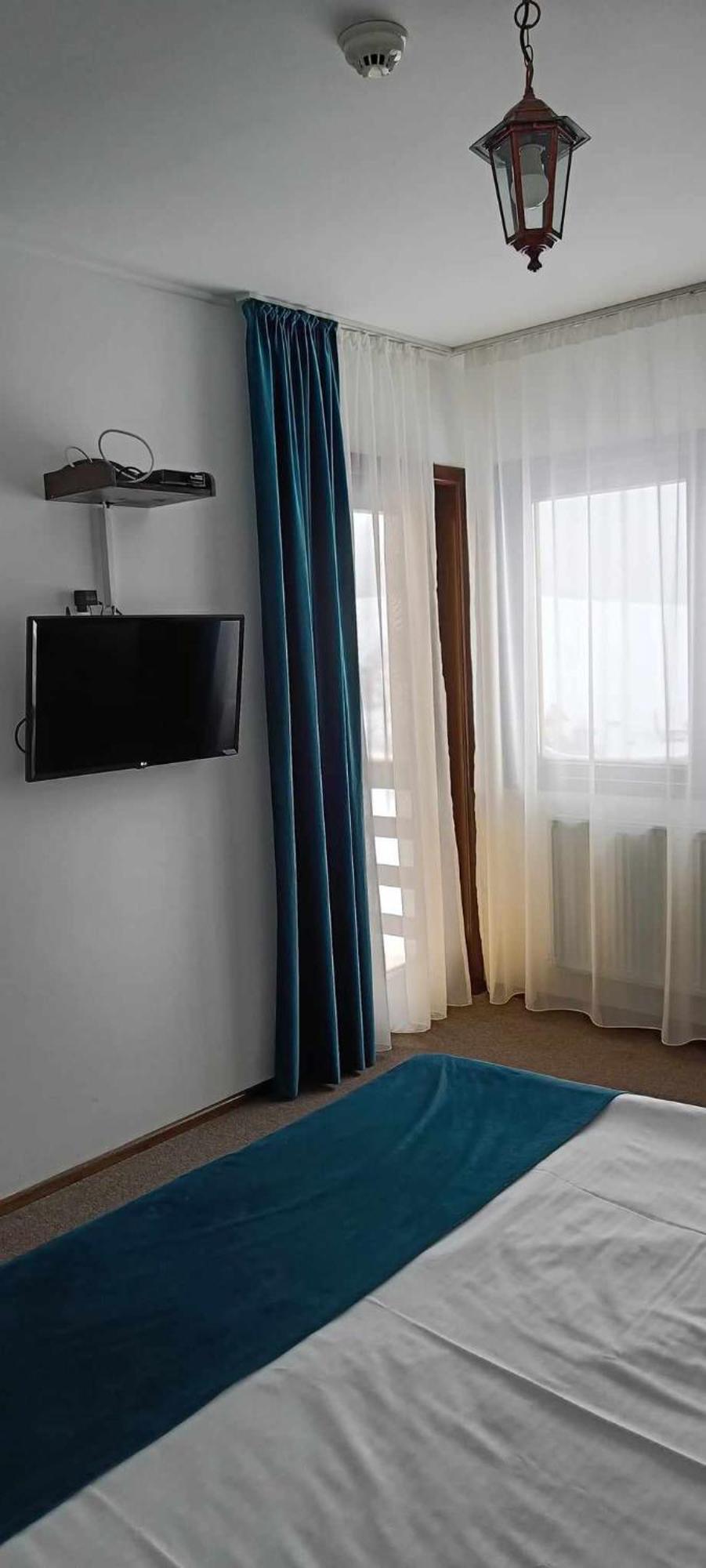 Pensiunea Crai Nou Şirnea Extérieur photo
